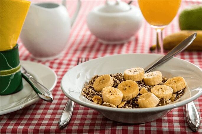 oat dengan beri dan yogurt