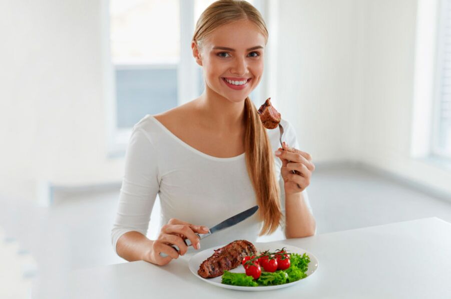 Semasa tempoh Bergantian diet Dukan, anda perlu makan hidangan protein dan sayur-sayuran