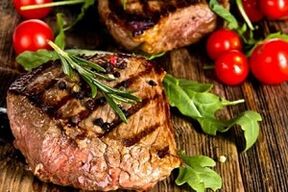 stik dengan sayur-sayuran dan sayur-sayuran untuk diet keto