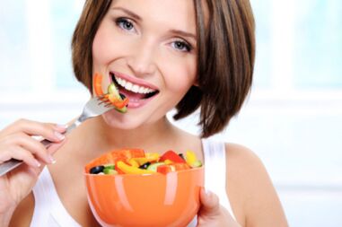 Gadis itu menurunkan berat badan dengan cara pemakanan yang betul